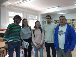 Corresponsales del IES Samaniego de Alcantarilla en su espacio-local