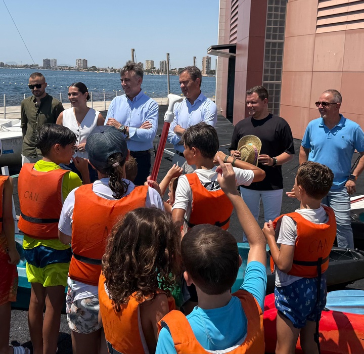 Más de 300 jóvenes participarán este verano en actividades náuticas y acuáticas organizas por la Comunidad